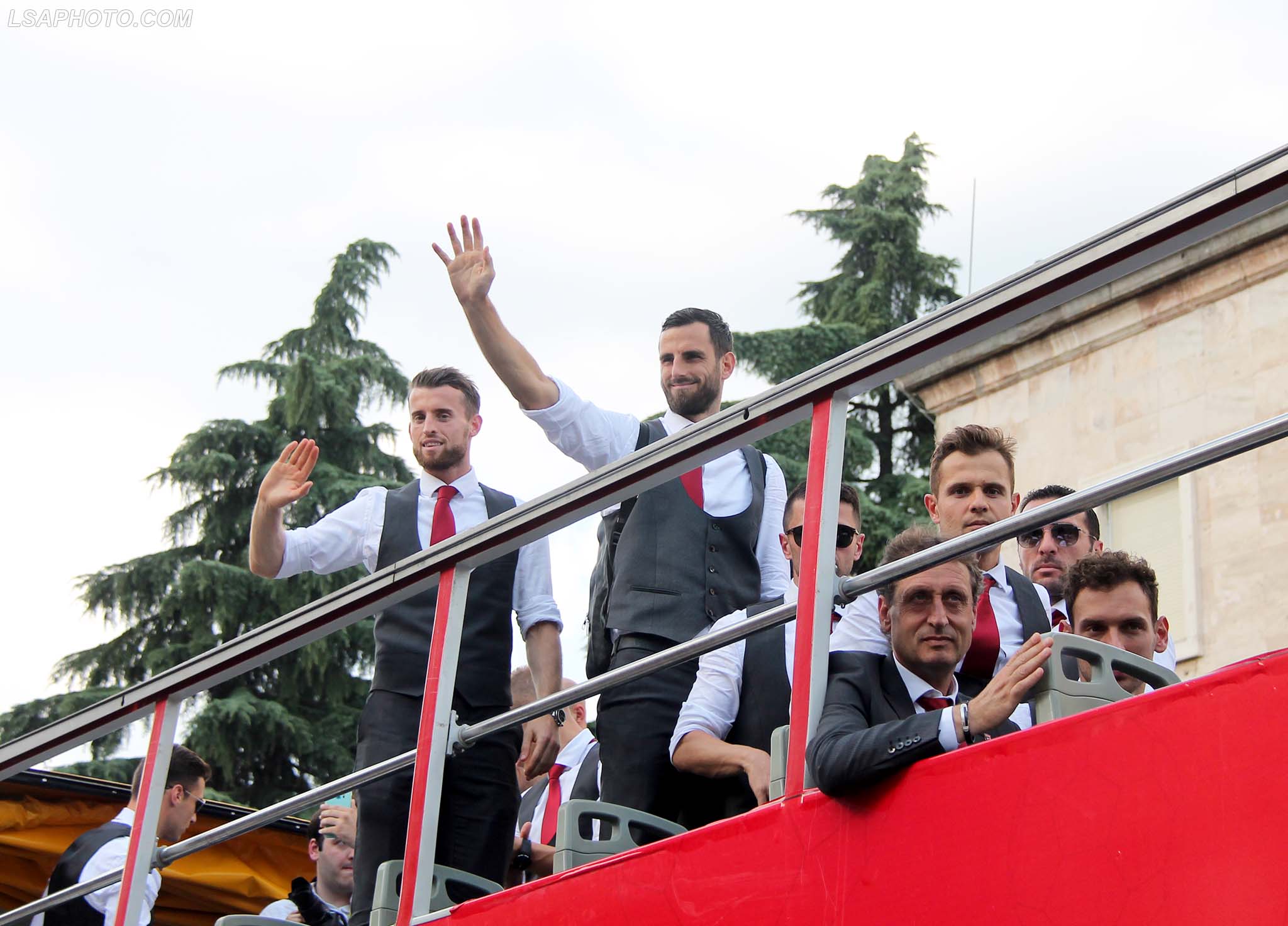 Lojtaret e ekipit kombetar shqiptar, gjate nje pritje nga Kryeministri Edi Rama ne godinen e Kryeministrise, me rastin e kthimit te tyre nga Euro 2016, ne France. /r/n/r/nAlbanian national team players, meeting Prime Minister Edi Rama, at government building, on their return from Euro 2016 in France.