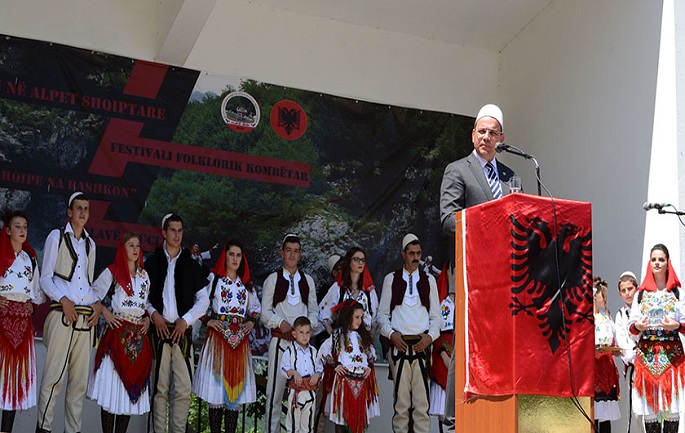 Nishani pritet përzemërsisht në Vuthaj të Malit të Zi, në tubimin tradicional