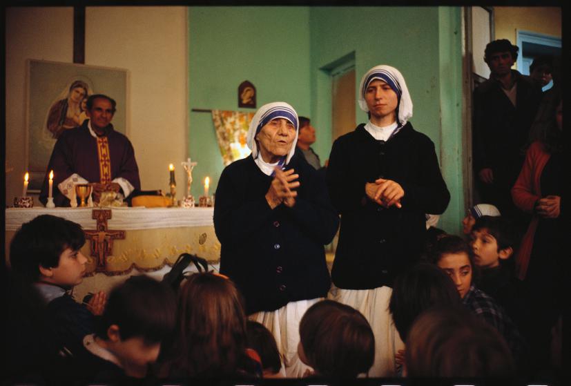 Mother Teresa addresses a group of children during mass at a church. (Photo by michel Setboun/Corbis via Getty Images)