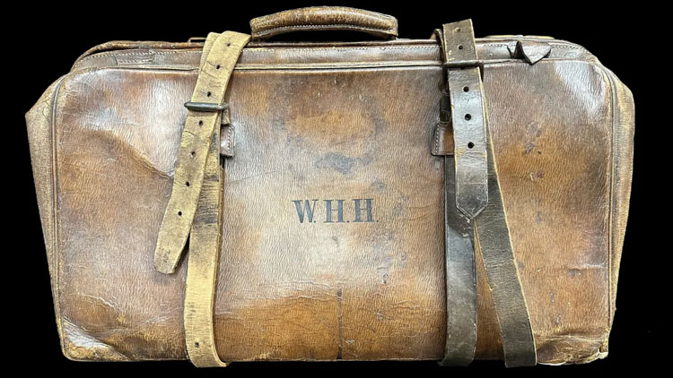 The valise belonging to Titanic bandmember and orchestra leader Wallace Hartley, which held the violin he played as the Titanic sank, was also sold. Henry Aldridge and Son Ltd