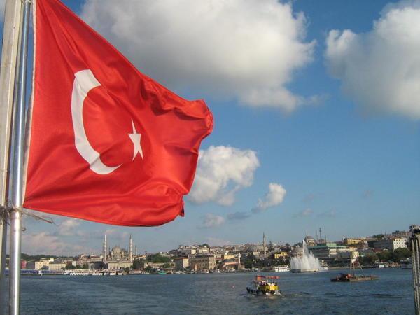 A po e ndihmon një kompani amerikane Turqinë për të spiunuar qytetarët?