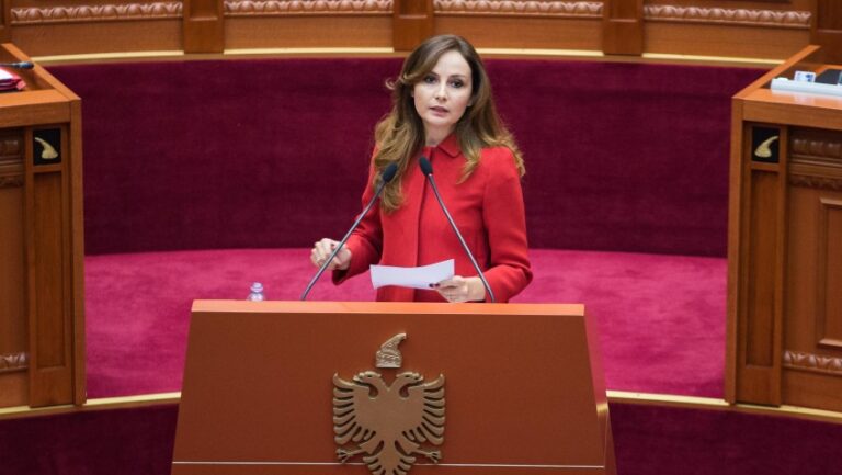 Jorida Tabaku lexon në Kuvend raportin e komisionit për inceneratorët: Vërtetuam vjedhjen e 430 mln eurove!