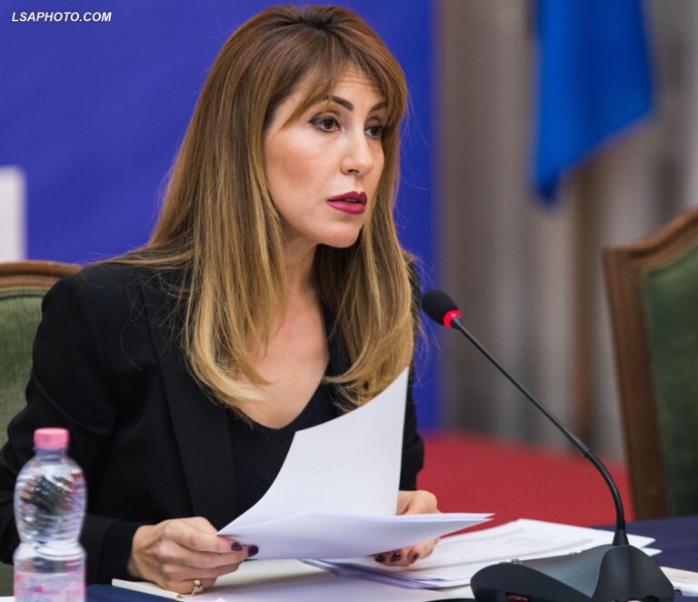 Majlinda Bregu: E ardhmja ime në PD, por jo duke u zvarritur