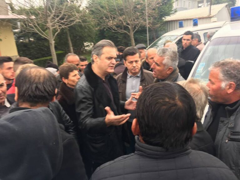 Blushi sulmon ashpër KQZ. E ironizon si “Gjykata e Krimeve të Luksit !”