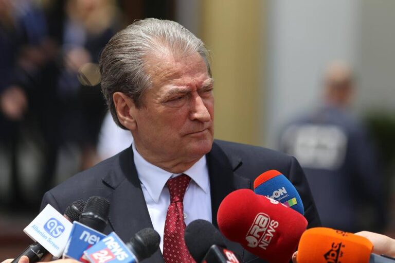 30 vjetori i vizitës së sekretarit amerikan, Berisha: Mbështetje e hapur për forcat antikomuniste