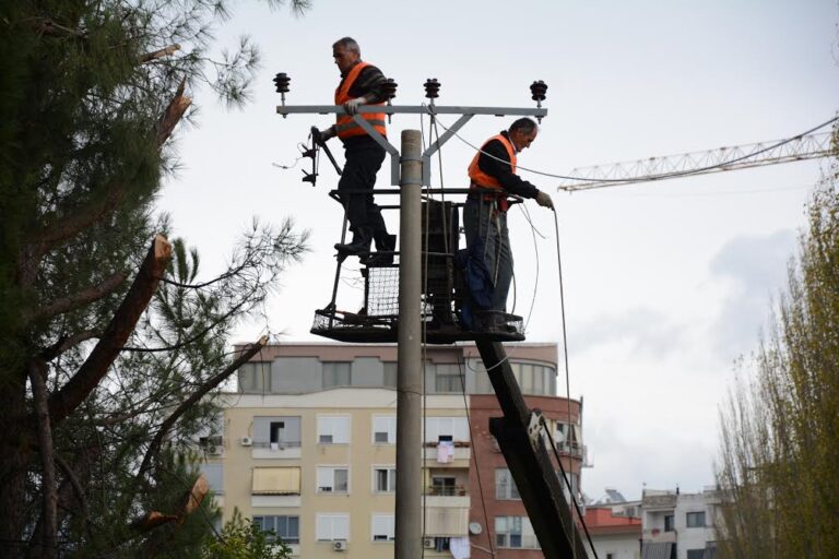 Nesër disa zona në Tiranë pa energji elektrike, OSHEE: Ja kur do bëhet ndërprerja e dritave