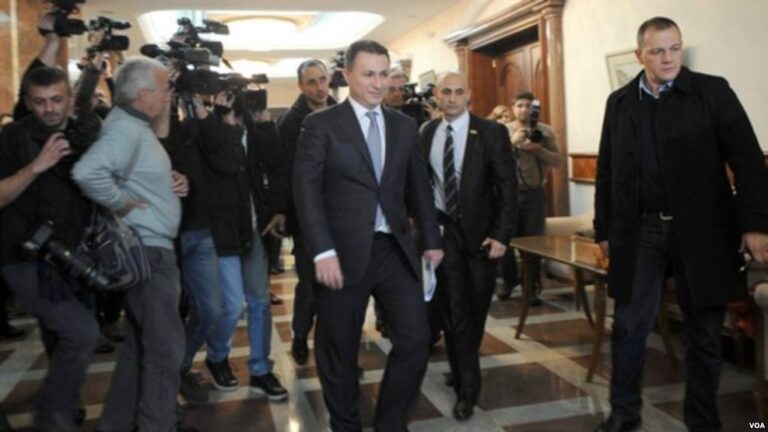 Maqedoni/Kush po e manipulon Ali Ahmetin?