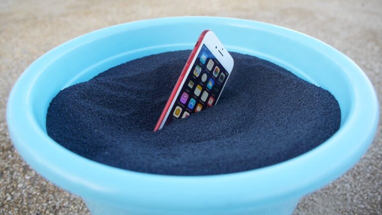 Iphone i kuq kalon testin e zjarrit (VIDEO)