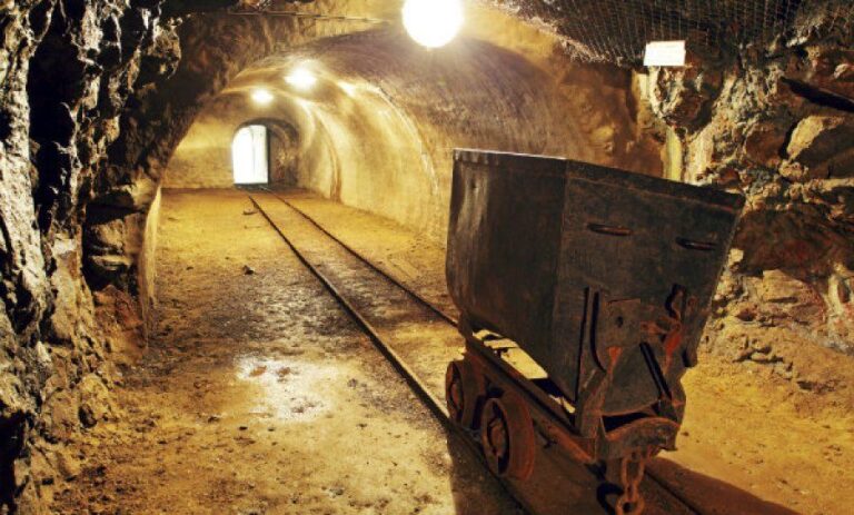 Kina zbulon minierën më të madhe të arit në histori