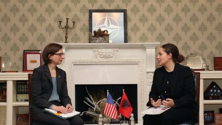 Ministeriali SHBA-Karta e Adriatikut/ Xhaçka takon zyrtaren amerikane