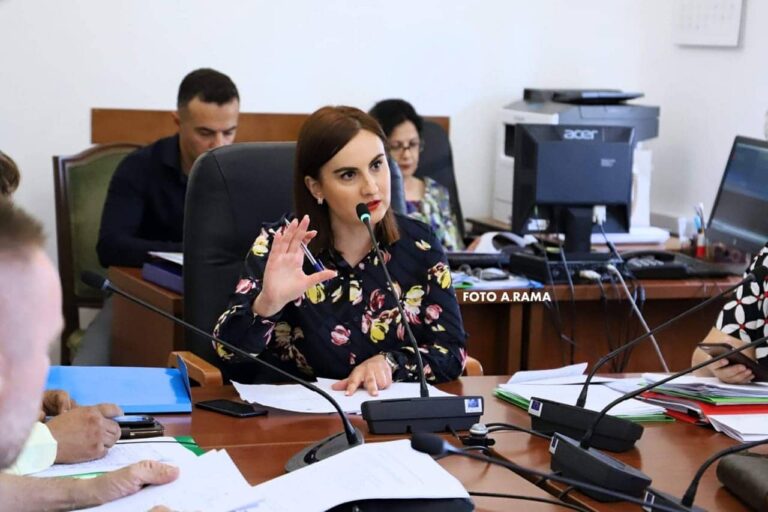 Gjuha e Ramës ndaj Grida Dumës/Deputetja Dhimitri: Rrugaçëri, por pse heshtin gratë deputete të PS?