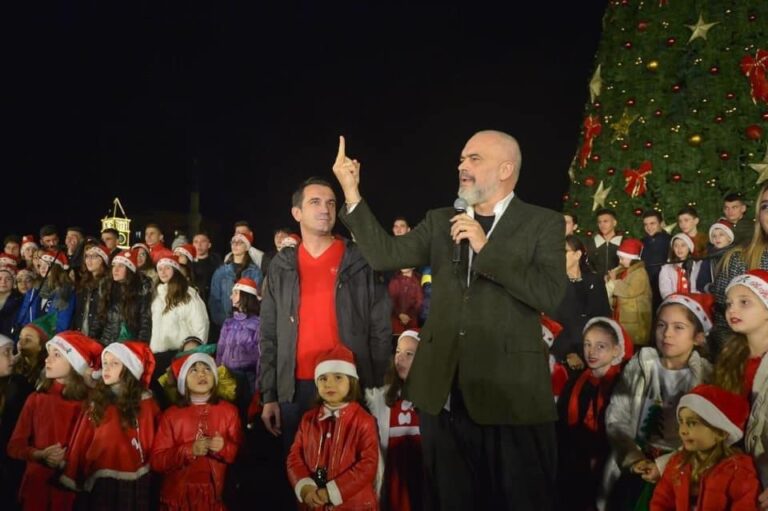 Këlliçi: Rama i nxjerr gishtin e mesit qytetarëve