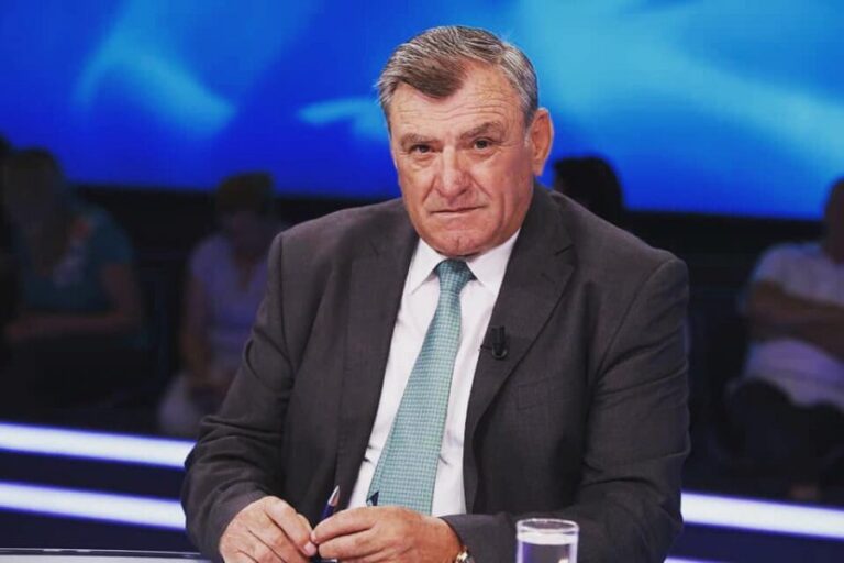 Duka: Rama po luan me interesat e kombit për mbijetesë politike