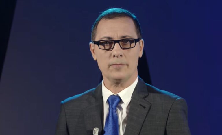 Adi Krasta: Ditët ‘në izolim’, nga kafja e parë te ‘tërheqja në dhomën e Mbretit