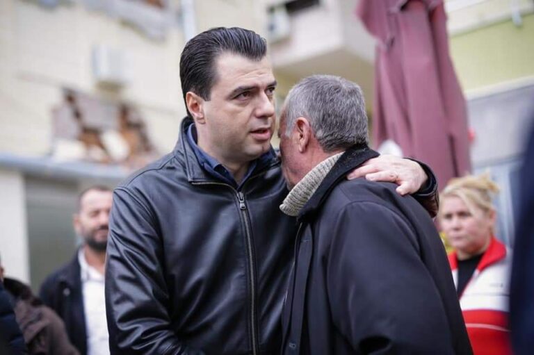 Tërmeti, Basha jep alarmin: Shumë familje s’kanë marrë ende asnjë ndihmë! Qeveria bën vetëm show