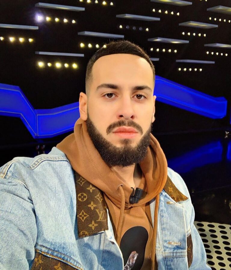 Capital T dedikim prekës për të ëmën