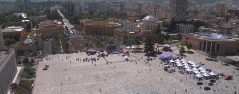 Shqiptarët, populli me më pak të ardhura në Europë