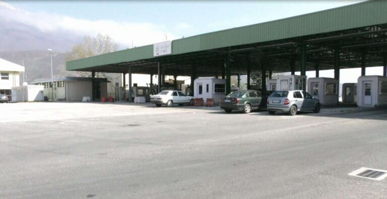 Kukës, dyndje kamionësh në doganën e Morinit