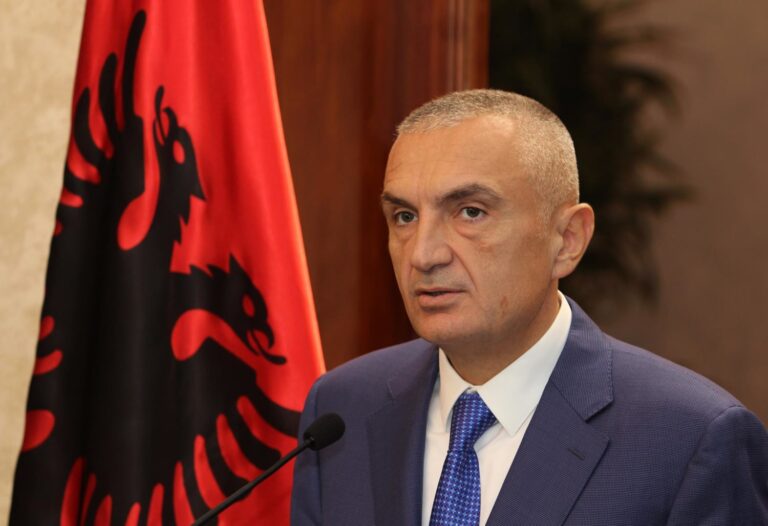 Presidenti Meta: Ndryshimi i kufijve nuk është kurrë zgjidhje