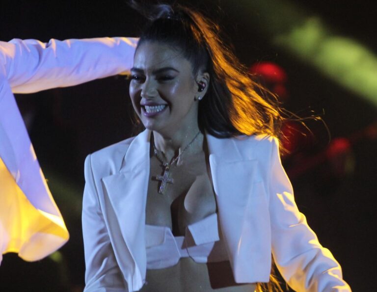Elvana largohet e zhgënjyer nga Festivali. Arilena zbulon se…