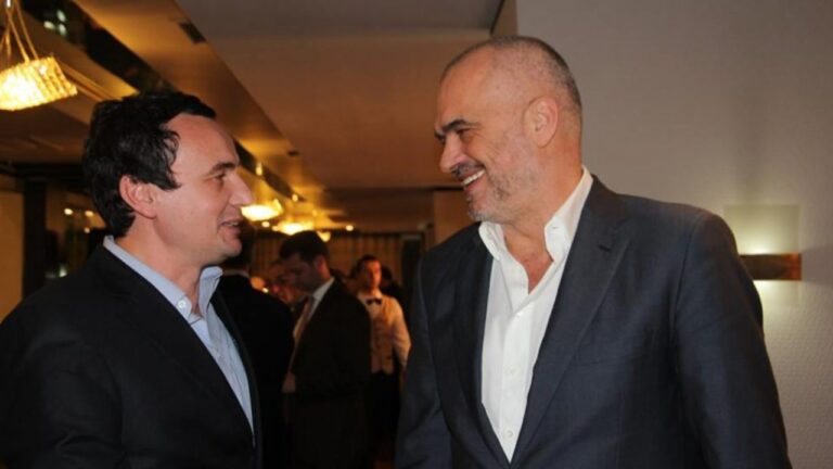 Kurti-Ramës: Askush nuk mund të qëndrojë në mes të popullit shqiptar