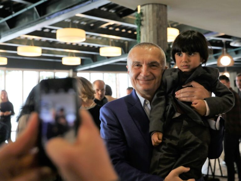 Festa me fëmijët jetimë, Presidenti Meta: Të punojmë për një Shqipëri më njerëzore