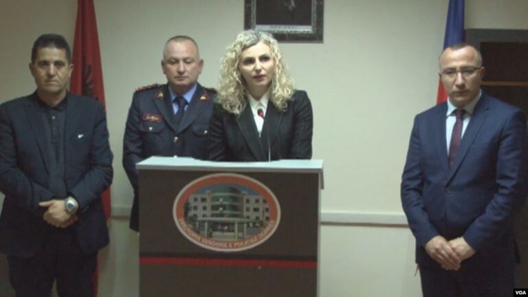 “Nëntë të arrestuar, 8 në kërkim”, Zëri i Amerikës: Hetimi për tërmetin arrestoi ish funksionarë të zyrave të administratës