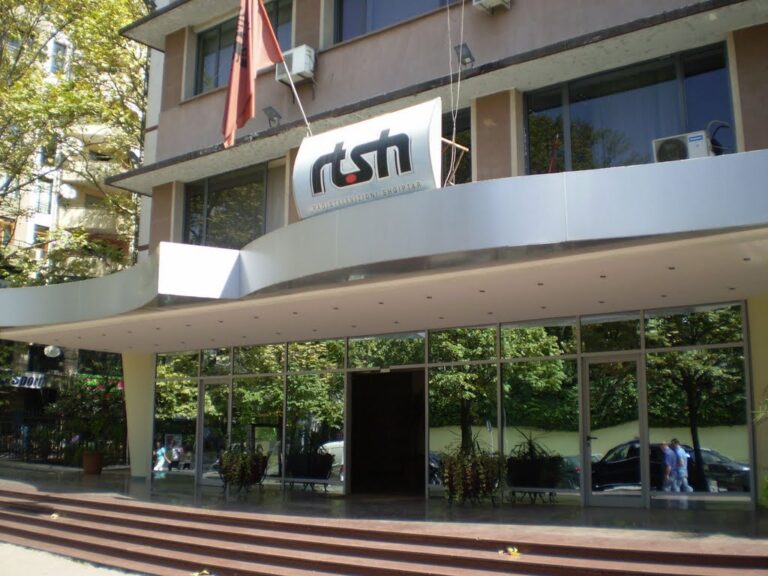 58 artistë bëhen bashkë kundër RTSH-së: Po na vidhni