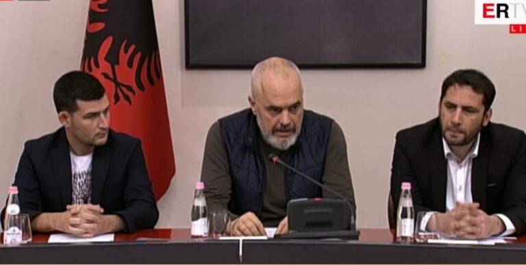 Edi Rama dhe Elvis Naçi vizitojnë Thumanën: Do të ndërtohet një qytezë e re moderne