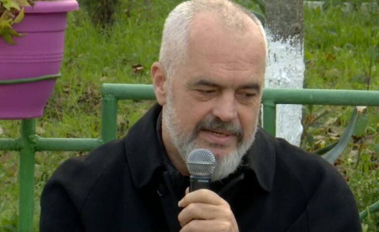 Rama batuta me të burgosurat: Jam si gjysmë prift e gjysmë hoxhë