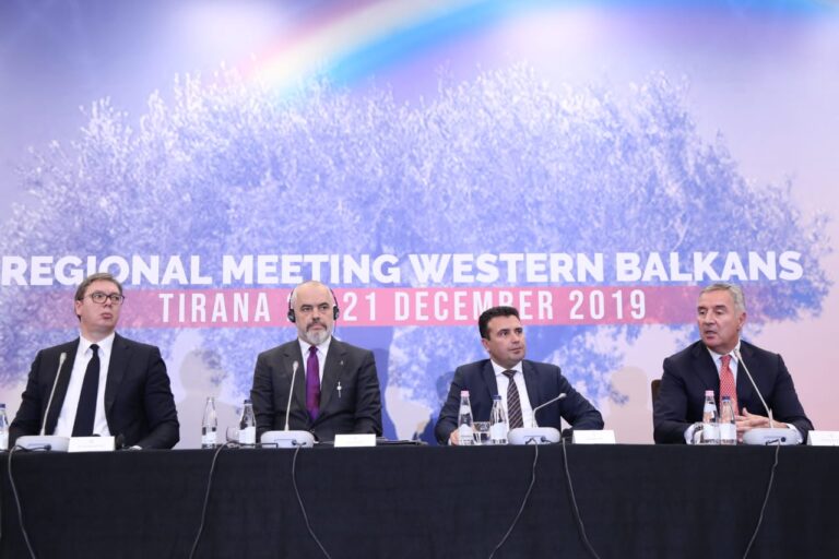 Përvjetori i “Open Balkan”, Vuçiç dhe Rama anulojnë fjalimet. Shkak tensionet në veri të Kosovës