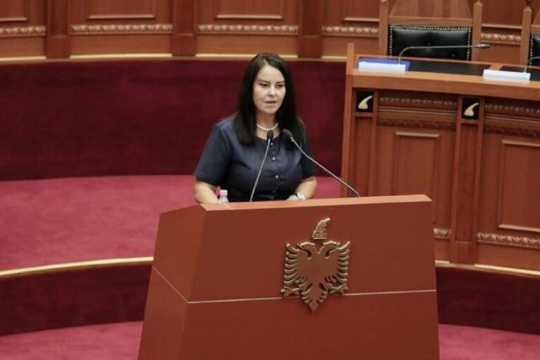 Deputetja Suzana Topi: Vota ime është pro marrëveshjes. Nuk mund të bllokojmë integrimin në BE