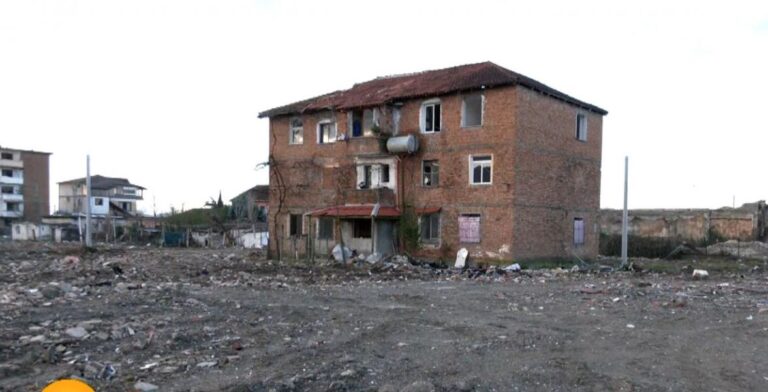 Një muaj pas tërmetit tragjik, Thumana pa 24 banorë dhe e zbrazët