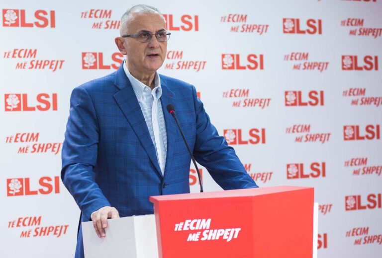 Petrit Vasili: Edi shko, bëje edhe Amerikën si Shqipëria