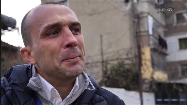 VIDEO/ Përlotja e gazetarëve që raportonin këtë ngjarje të dhimbshme