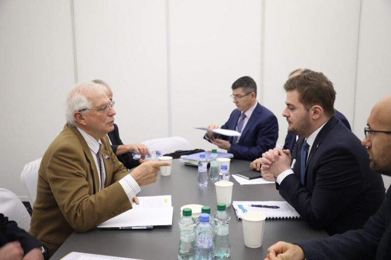 Cakaj-Borrell: Duhet liberalizimi i menjëhershëm i vizave për Kosovën