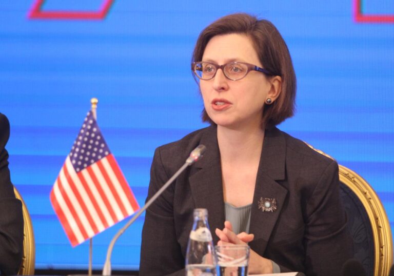 Zyrtarja amerikane: Shqipëri-SHBA, bashkë në kohë të vështira