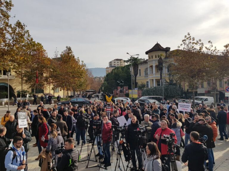 Deklarata e përbashkët e gazetarëve: Ndërkombëtarët kundër PS-së