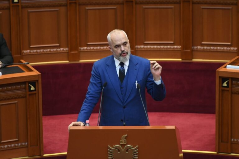 Tërmeti dhe paketa ”Antishpifje”/Rama e nis fjalën në Kuvend me një ndjesë (VIDEO)
