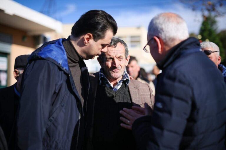 Basha tek banorët e prekur nga tërmeti: Vendi drejt një krize të thellë ekonomike dhe sociale