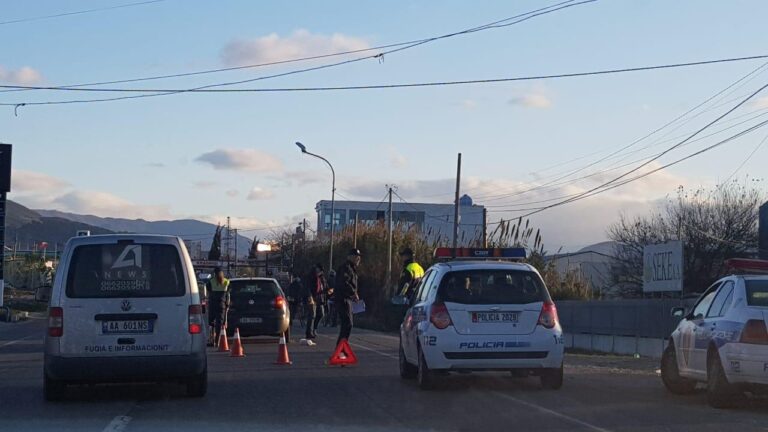 Aksident i rëndë në aksin Fier-Lushnje! Makina përplas 64-vjeçarin me biçikletë, ndërron jetë në spital