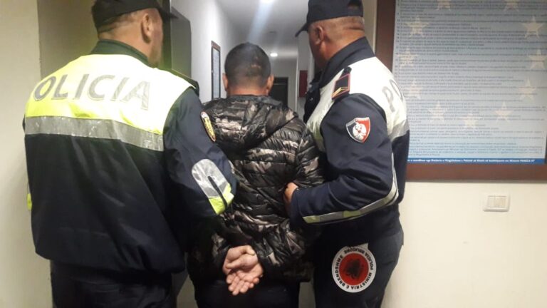 Përvetësoi shumë të mëdha parash me dokumente të falsifikuara, arrestohet biznesmeni në Elbasan