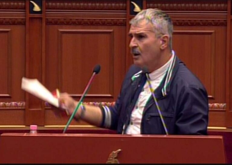 Kujtim Gjuzi: Jam nipi i Pashait të Janinës