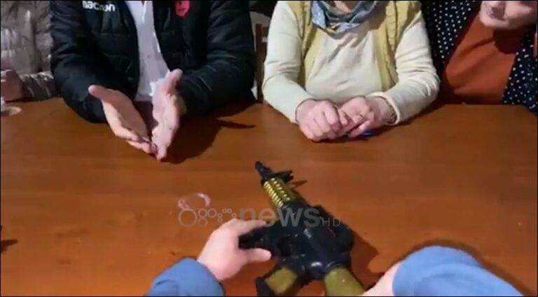 “Mos ma drejto mua automatikun”, Rama bën të qajë fëmijën