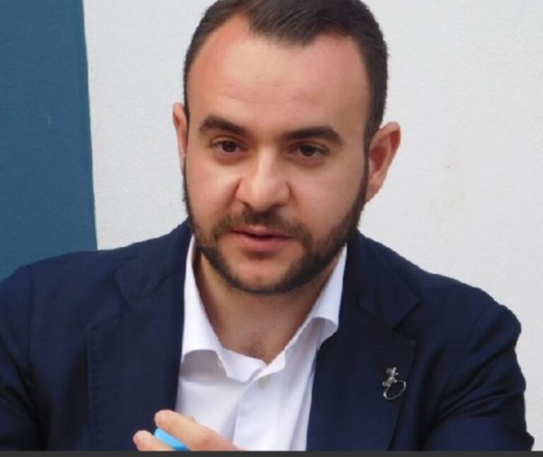 Klevis Balliu: Edi Rama në rolin e dhelprës së ngordhur