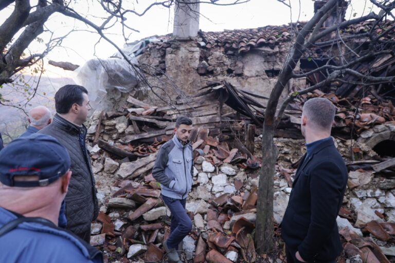 Basha në Katund të Ri: Rama të ndalë spektaklin me vdekjen