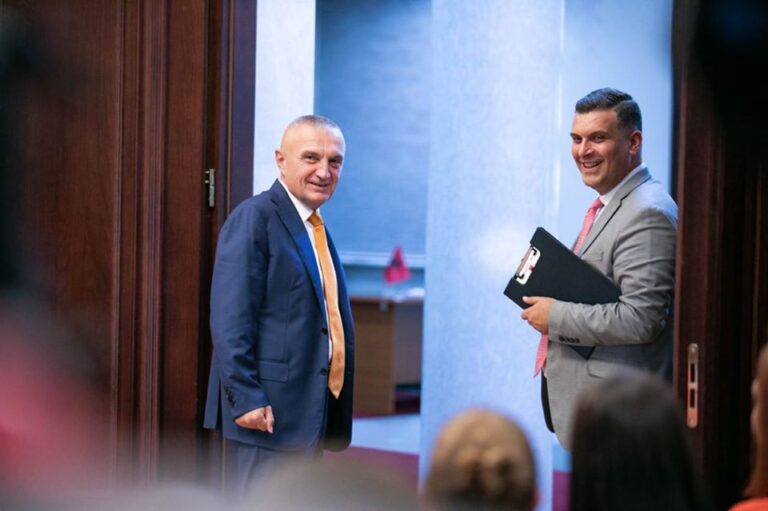 Tedi Blushi: Presidenti Meta i drejtohet Venecias për anëtarët e Gjykatës Kushtetuese