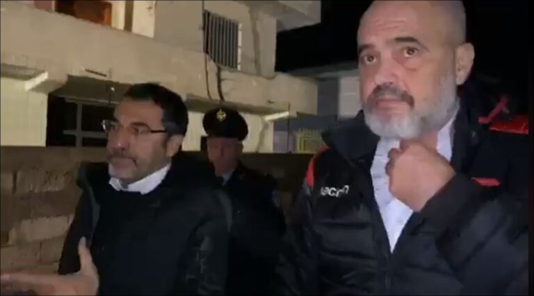 Tërmeti/ “Nuk duhet të shpëtojë asnjë”! Edi Rama vë sërish në shënjestër abuzuesit: Të gjithë dosjet do të…. (Video)