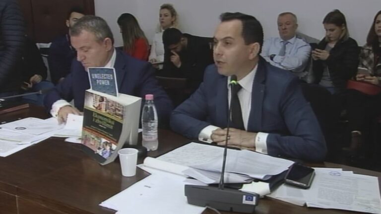 Avokati i Malaj paralajmëron: Loja me Bankën e Shqipërisë e rrezikshme, rrezikojmë një tjetër ’97