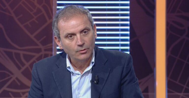 Vuçiç po kafshon shpinën e gomarit, këta bëjnë sikur janë në ëndërr